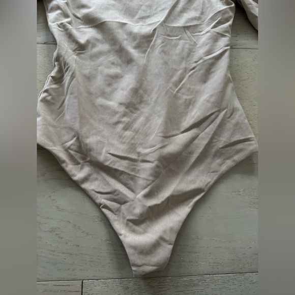 NWOT Alice and Olivia Becker Mock Neck Bodysuit - Picture 9 of 14